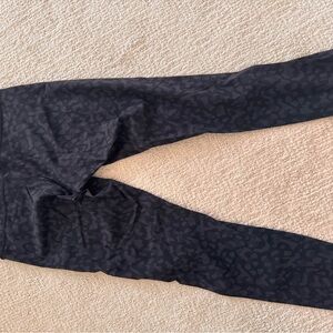 Lululemon black leopard print Leggings size 4